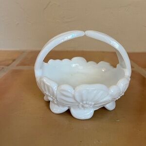 Milk glass daisy candy dish with split handle 🌼 design